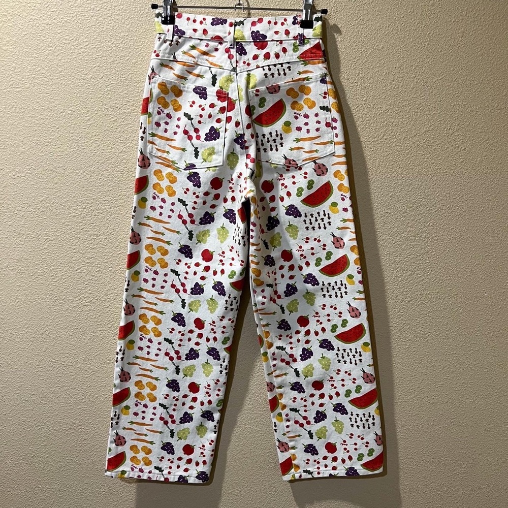 Lisa Says Gah farmers market fruit jeans 🍉🍊🍓🍇